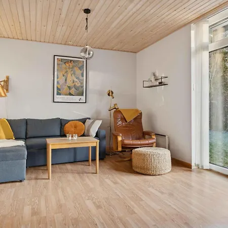 Cozy Wooden Close To Nature And