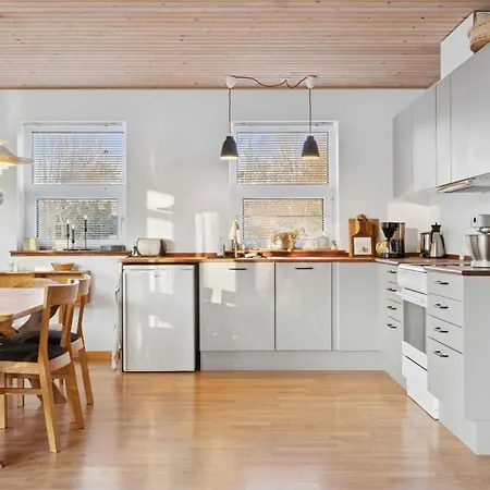펜션 Cozy Wooden Close To Nature And