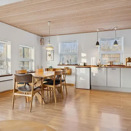 Cozy Wooden Close To Nature And Vig