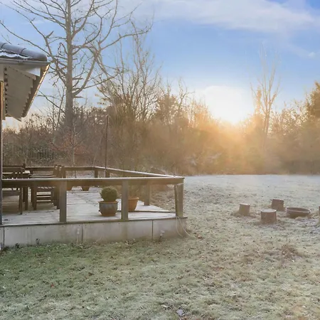 펜션 Cozy Wooden Close To Nature And *