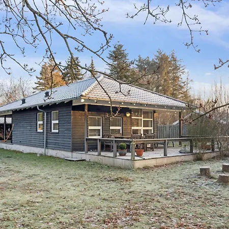 펜션 Cozy Wooden Close To Nature And