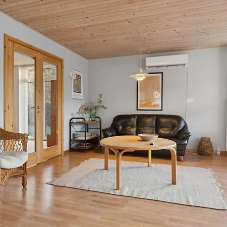 Cozy Wooden Close To Nature And Feriehus Vig