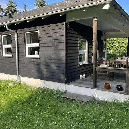 Feriehus Hyggeligt Træsommerhus Tæt På Og *